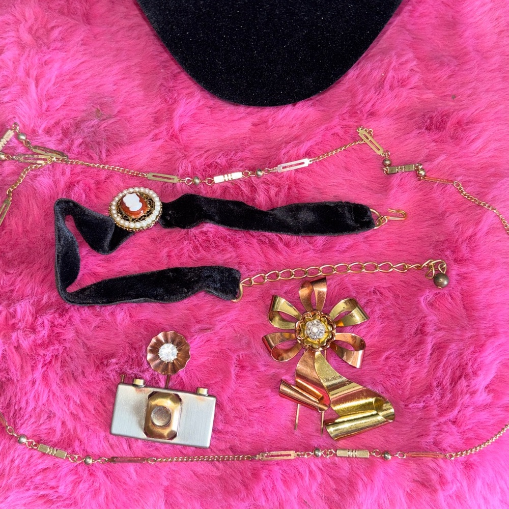 VINTAGE set up two necklaces, one brooch, and one hair or hat pin. One n